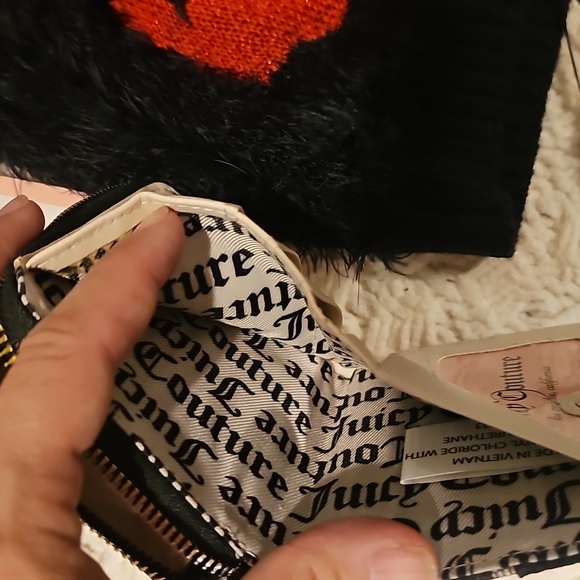 Juicy Couture Beanie And Wallet - Picture 7 of 8